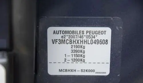 PEUGEOT 5008 
