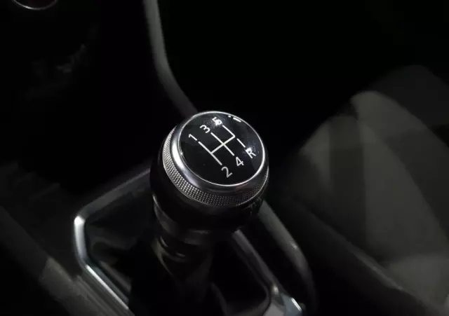 RENAULT Clio 1.0 TCe Zen