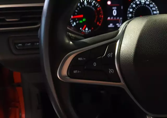 RENAULT Clio 1.0 TCe Zen