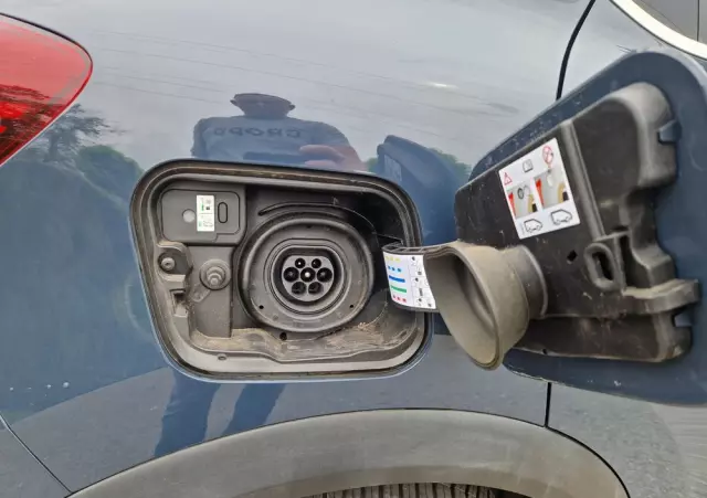 RENAULT Captur E-TECH PLUG-in 160 EDITION ONE