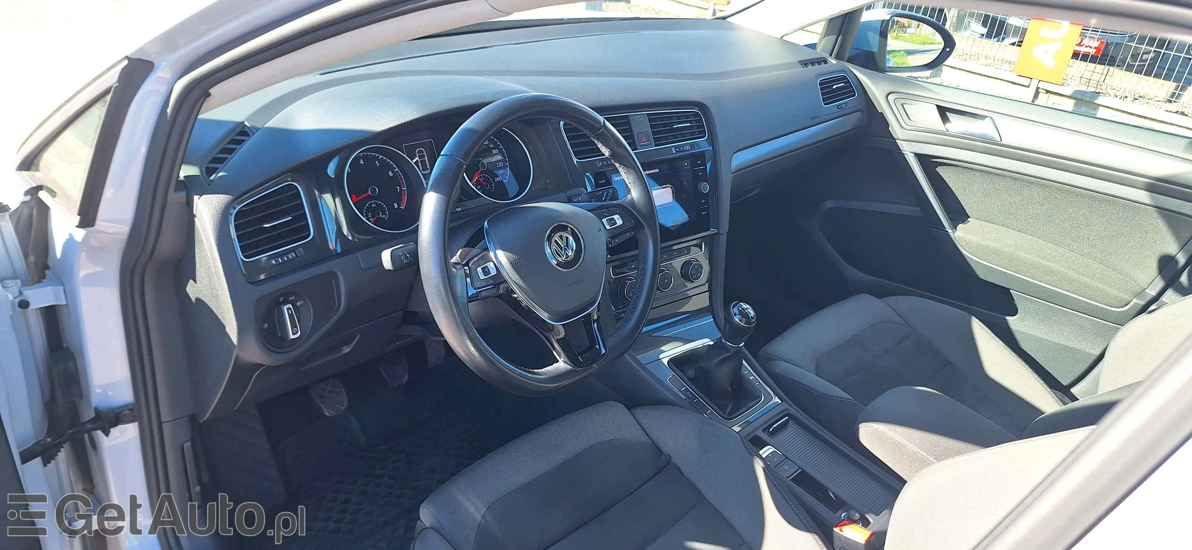 VOLKSWAGEN Golf 