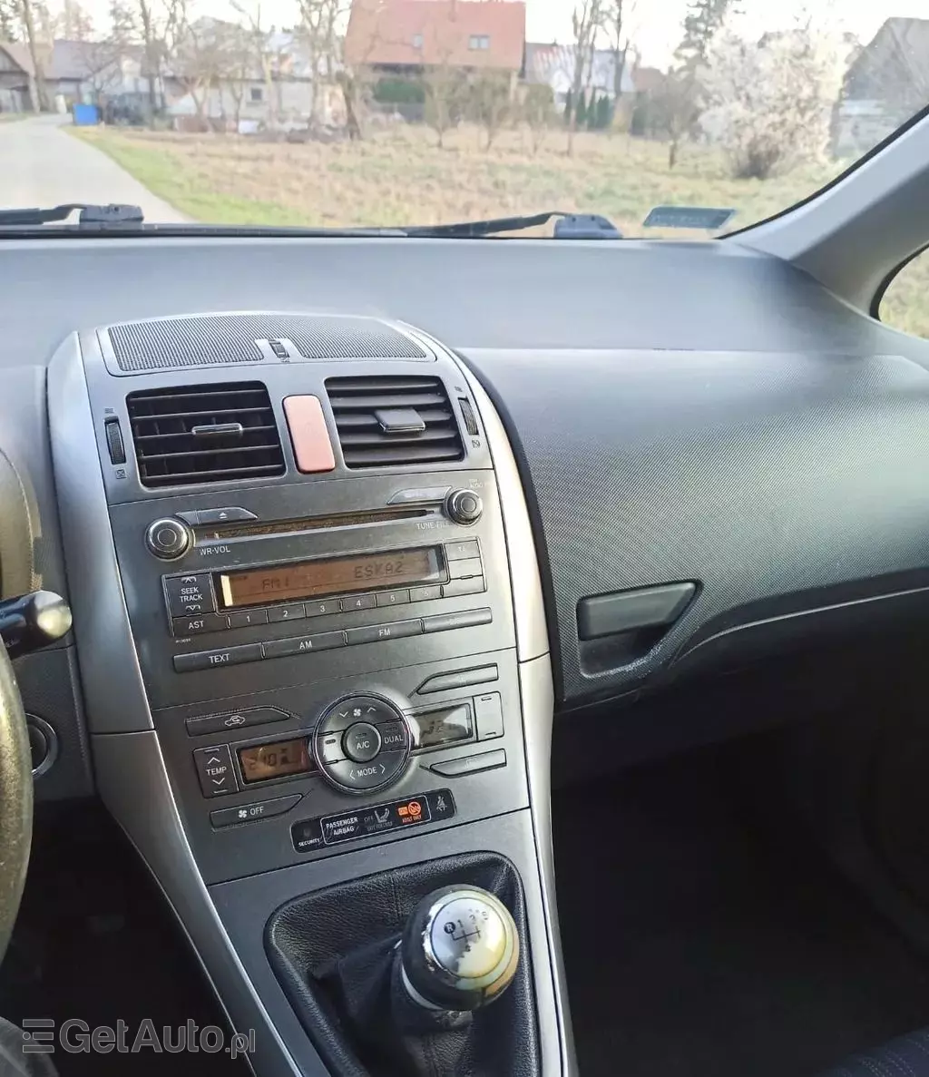 TOYOTA Auris 