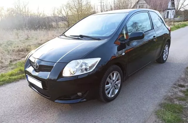 TOYOTA Auris 