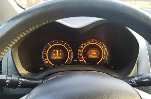 TOYOTA Auris 