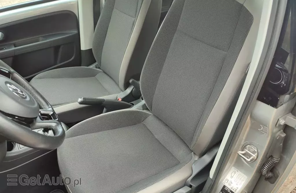 VOLKSWAGEN Up! 