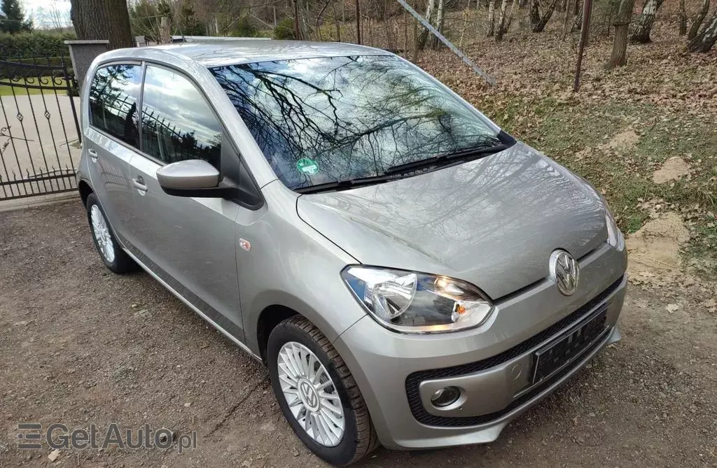 VOLKSWAGEN Up! 