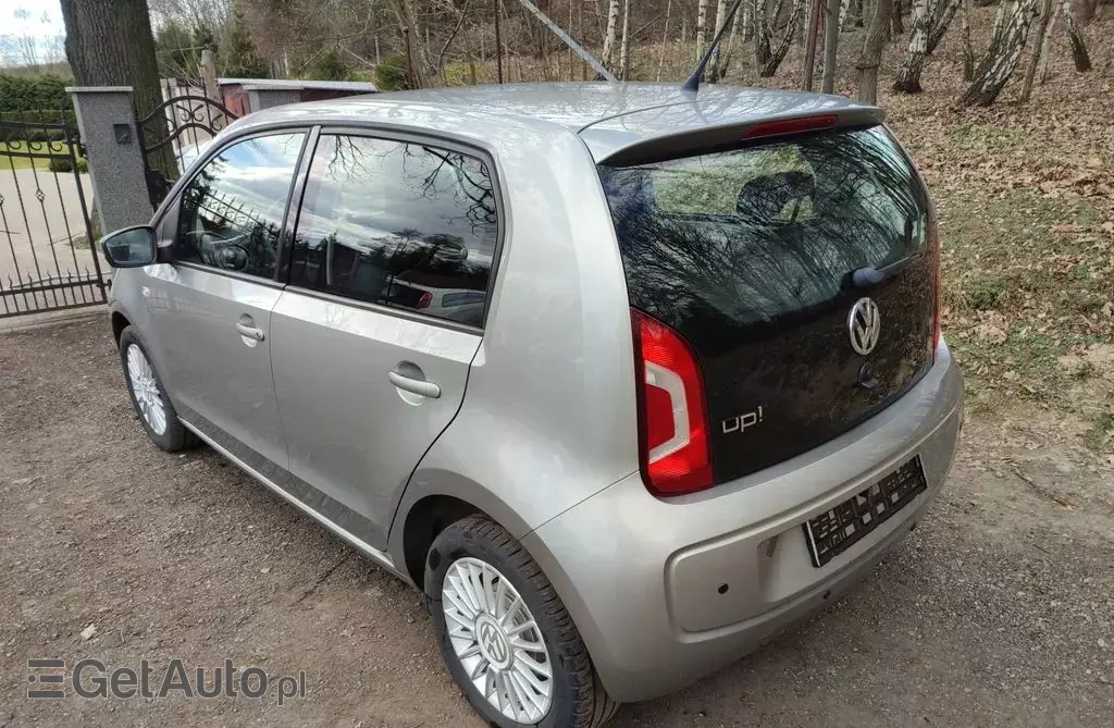 VOLKSWAGEN Up! 