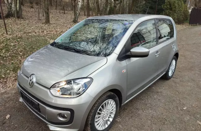 VOLKSWAGEN Up! 