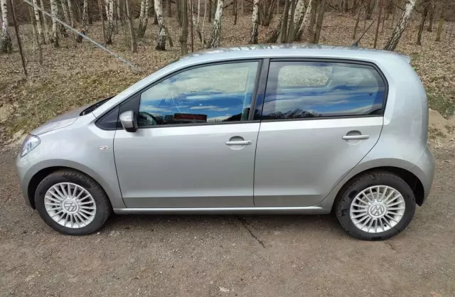 VOLKSWAGEN Up! 
