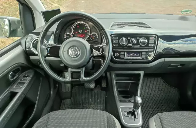 VOLKSWAGEN Up! 