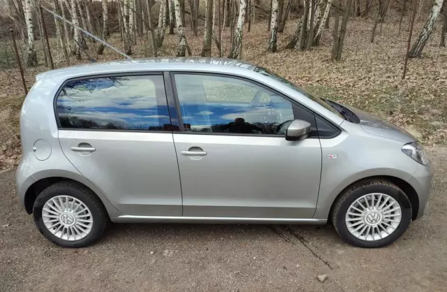 VOLKSWAGEN Up! 