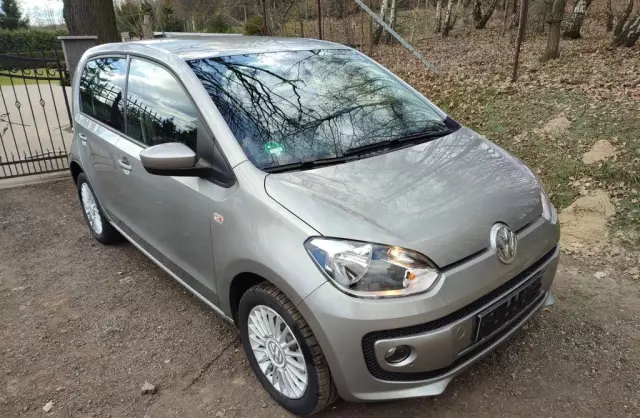 VOLKSWAGEN Up! 