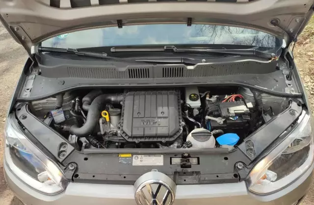VOLKSWAGEN Up! 
