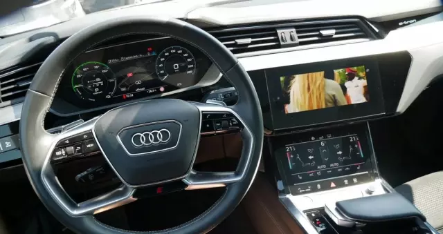 AUDI E-tron 50 quattro S line