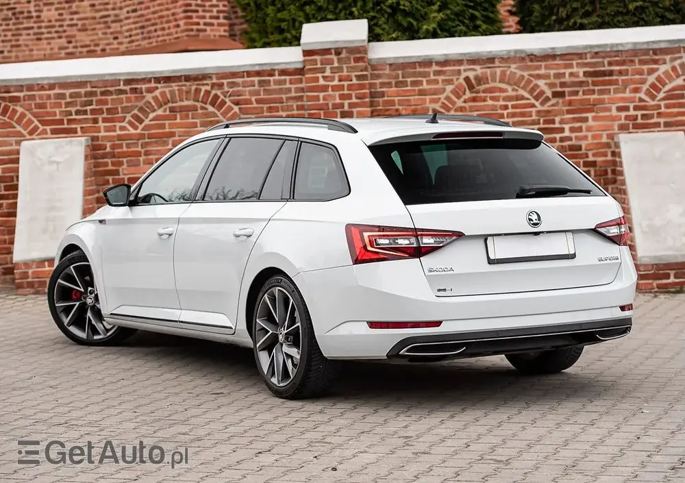 SKODA Superb 2.0 TDI DSG Sportline