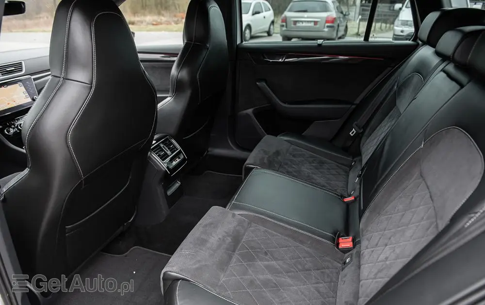 SKODA Superb 2.0 TDI DSG Sportline