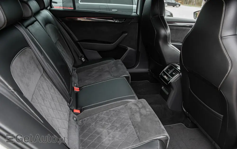 SKODA Superb 2.0 TDI DSG Sportline