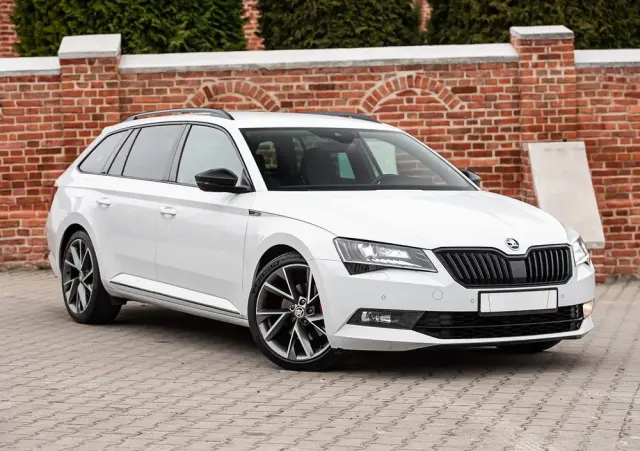 SKODA Superb 2.0 TDI DSG Sportline
