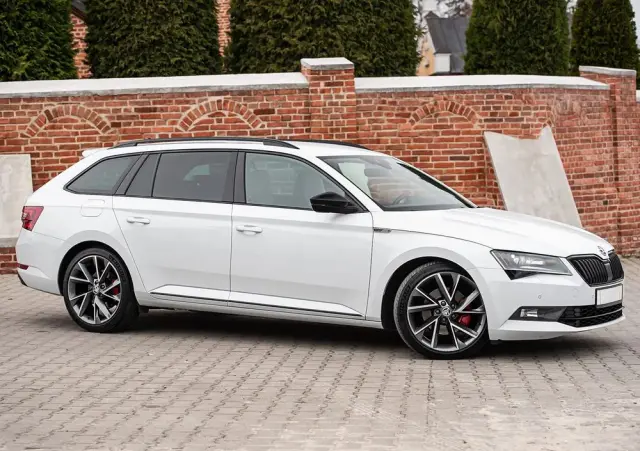 SKODA Superb 2.0 TDI DSG Sportline