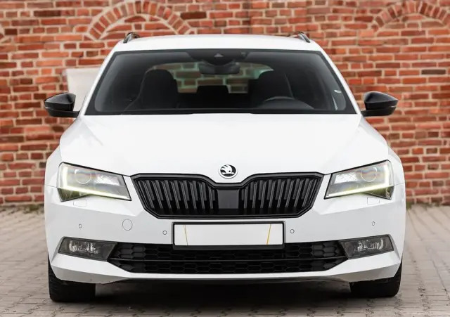 SKODA Superb 2.0 TDI DSG Sportline