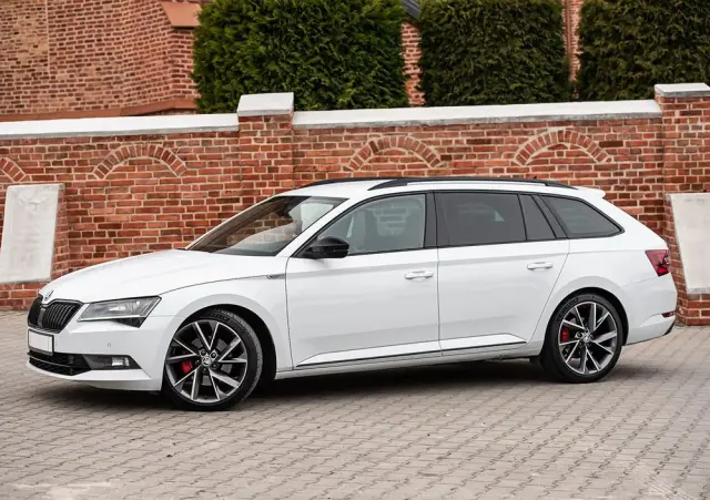 SKODA Superb 2.0 TDI DSG Sportline