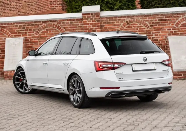 SKODA Superb 2.0 TDI DSG Sportline