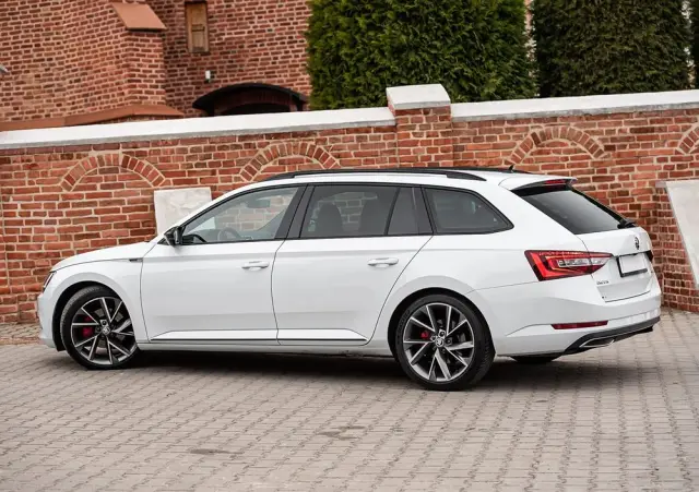 SKODA Superb 2.0 TDI DSG Sportline