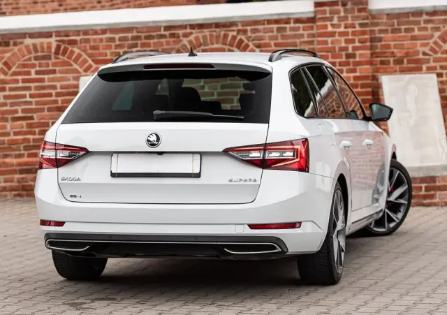 SKODA Superb 2.0 TDI DSG Sportline