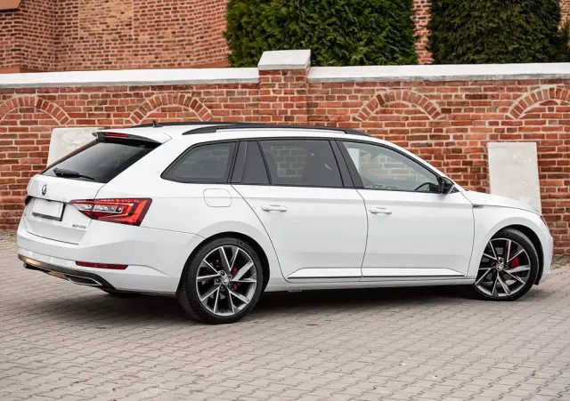 SKODA Superb 2.0 TDI DSG Sportline