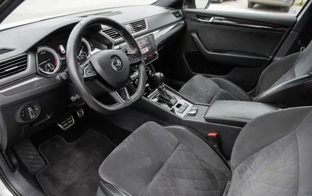 SKODA Superb 2.0 TDI DSG Sportline