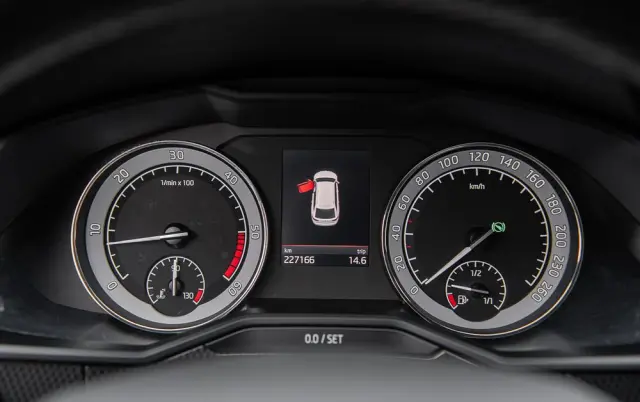 SKODA Superb 2.0 TDI DSG Sportline