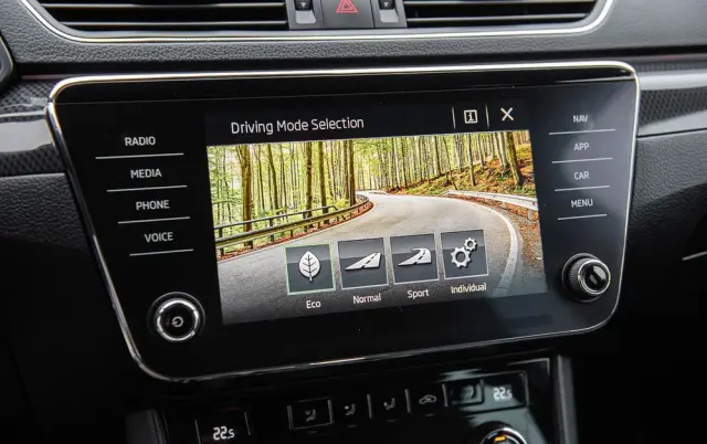 SKODA Superb 2.0 TDI DSG Sportline