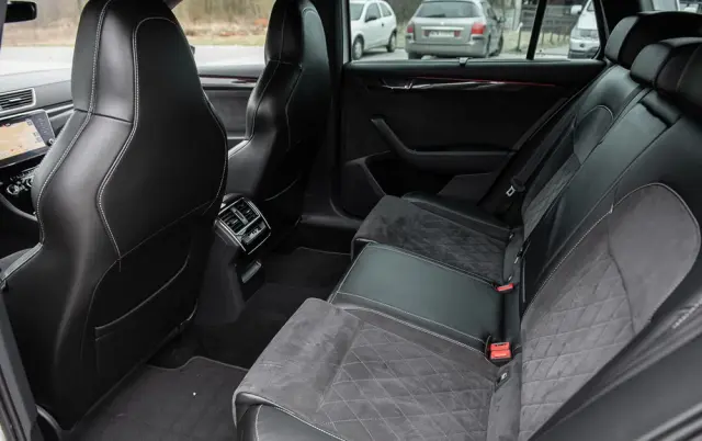 SKODA Superb 2.0 TDI DSG Sportline