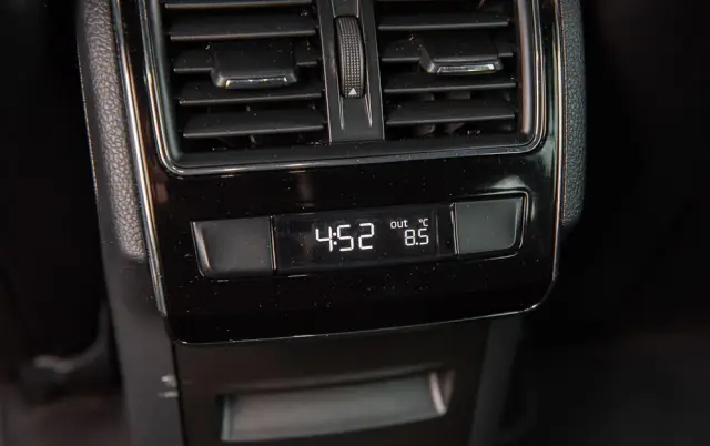 SKODA Superb 2.0 TDI DSG Sportline