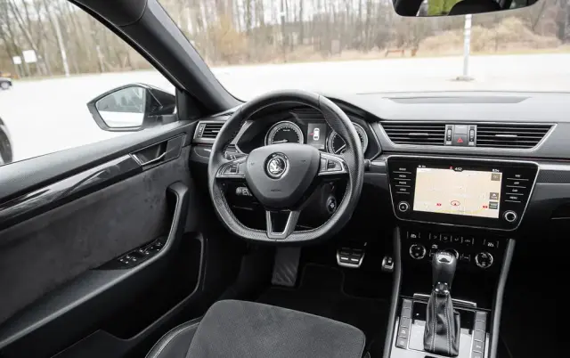 SKODA Superb 2.0 TDI DSG Sportline