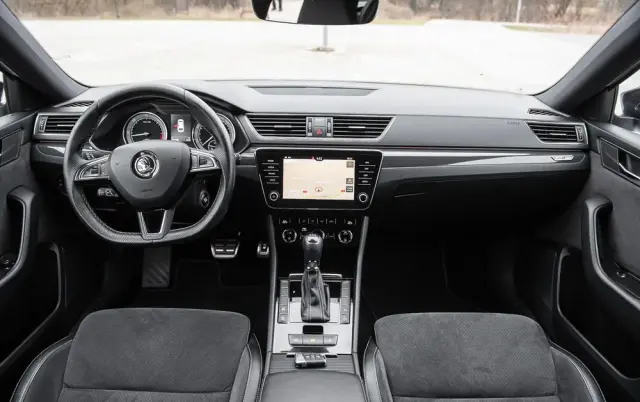 SKODA Superb 2.0 TDI DSG Sportline