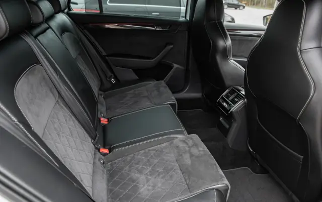 SKODA Superb 2.0 TDI DSG Sportline