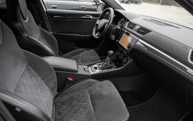 SKODA Superb 2.0 TDI DSG Sportline