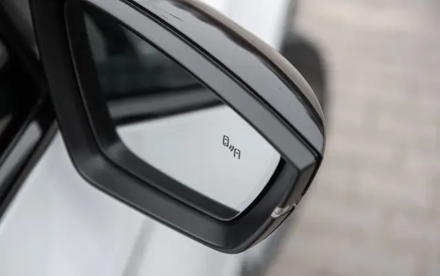 SKODA Superb 2.0 TDI DSG Sportline