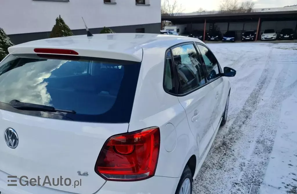 VOLKSWAGEN Polo 