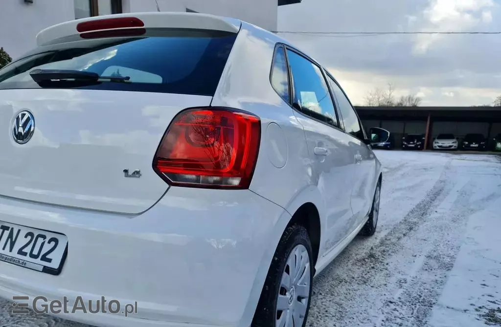 VOLKSWAGEN Polo 