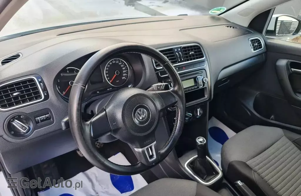 VOLKSWAGEN Polo 