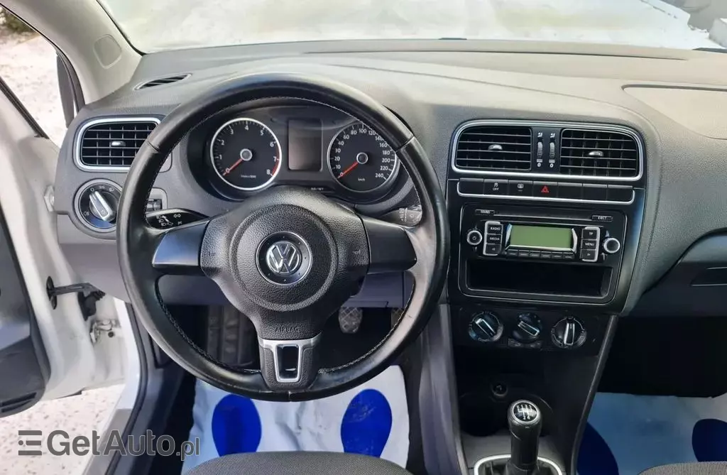 VOLKSWAGEN Polo 