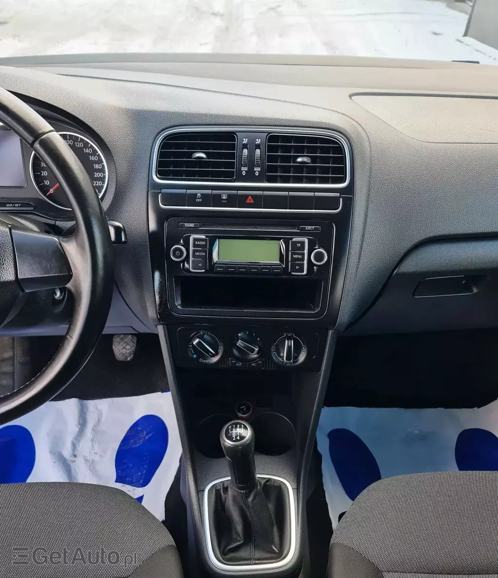 VOLKSWAGEN Polo 