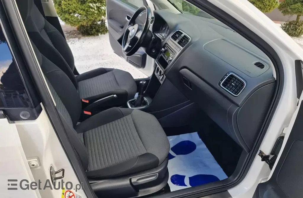 VOLKSWAGEN Polo 