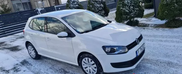 VOLKSWAGEN Polo 