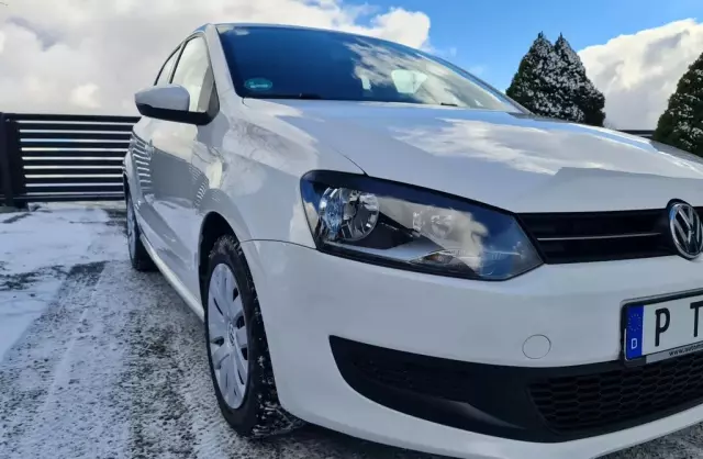 VOLKSWAGEN Polo 