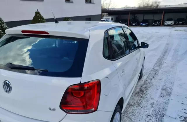 VOLKSWAGEN Polo 