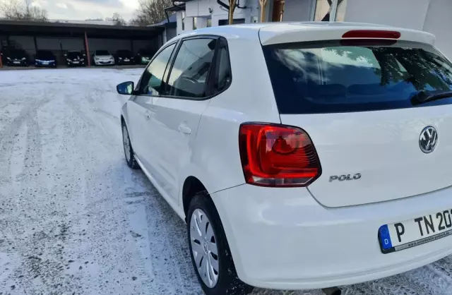 VOLKSWAGEN Polo 