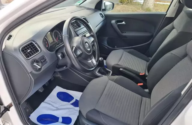 VOLKSWAGEN Polo 